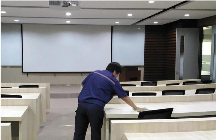 专业开荒垃圾清理作业现场