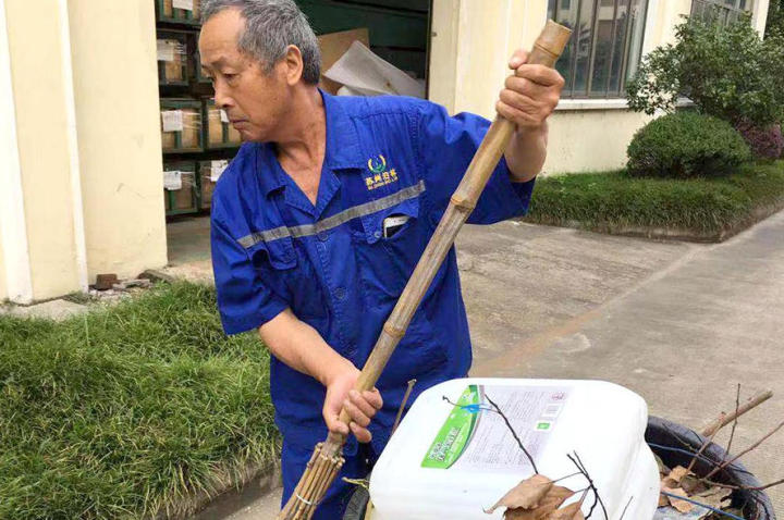 现代化清洁设备应用于厂房保洁