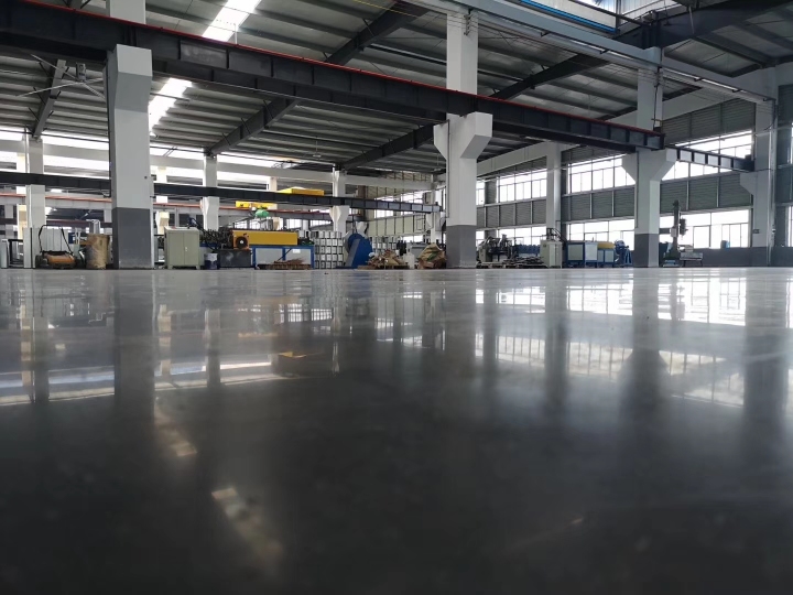 专业床垫清洗设备作业图