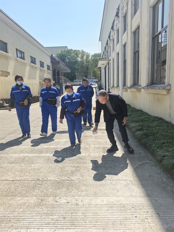 专业工厂清洗团队作业现场