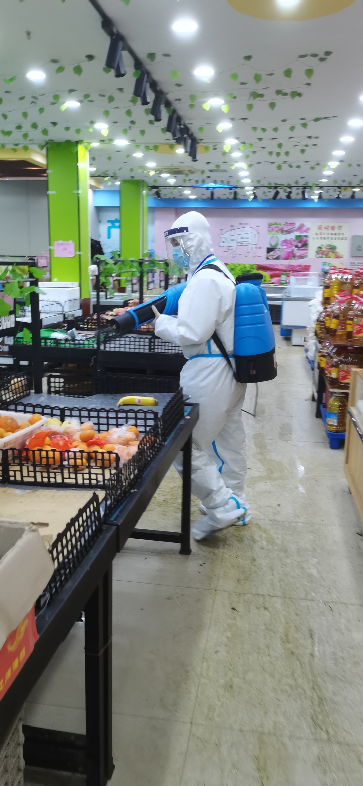 专业清洁设备作业