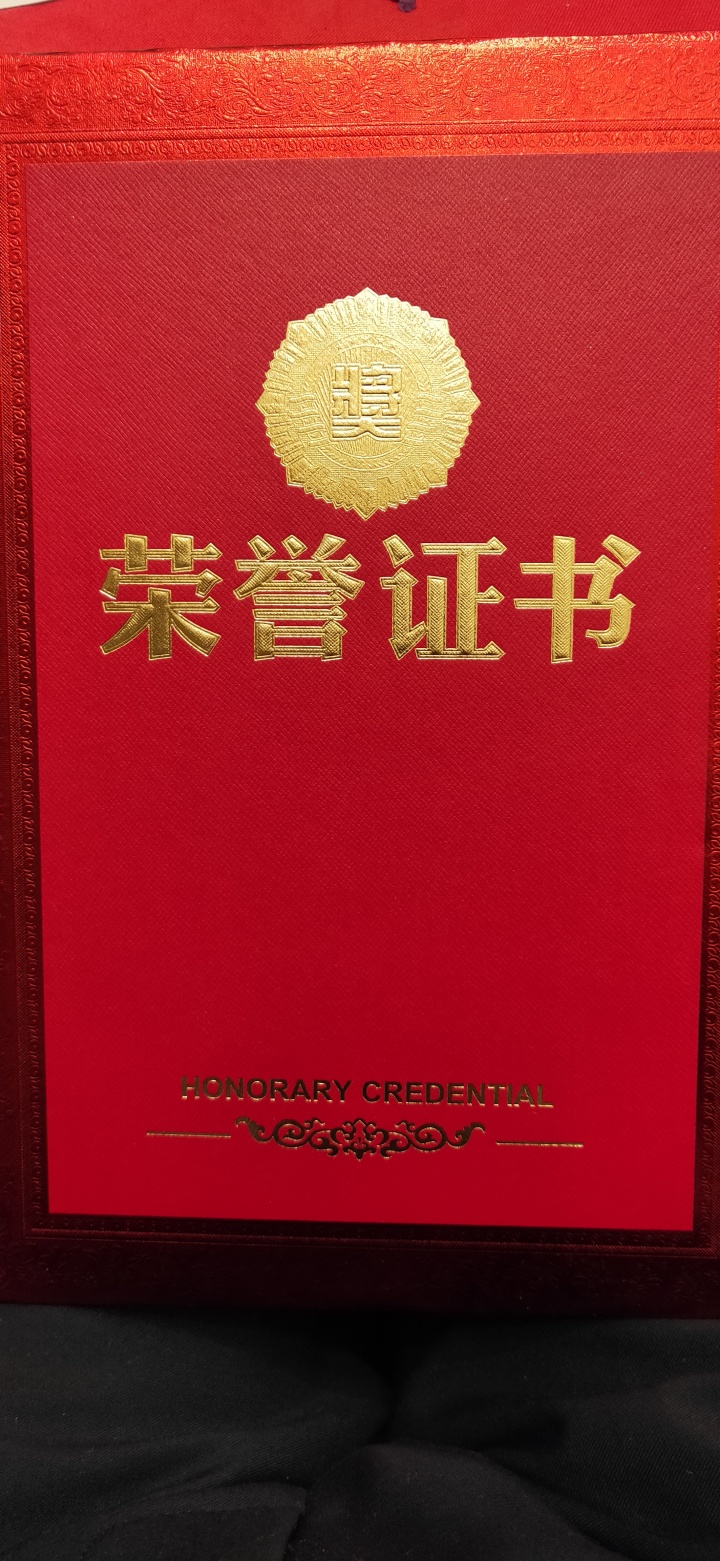 专业团队进行高空清洁作业