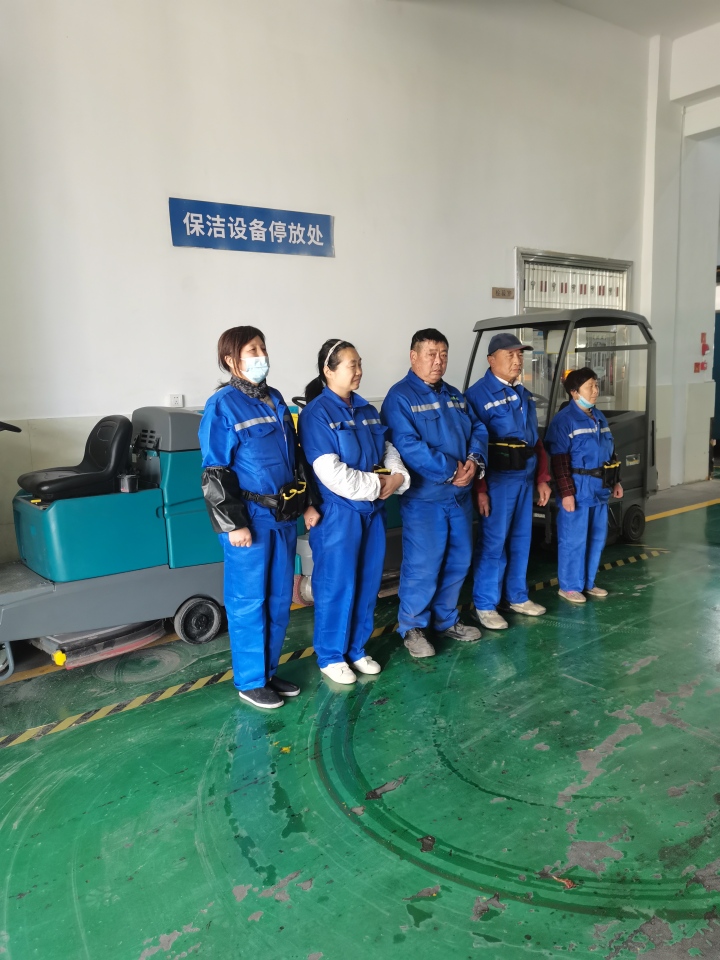 专业厂房保洁团队作业实景