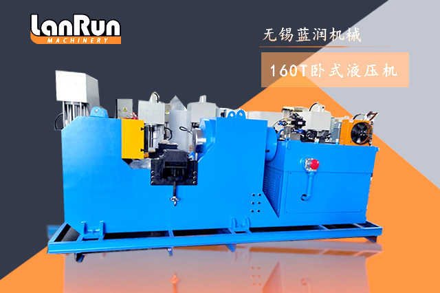 高精度三坐标龙门液压机工作状态