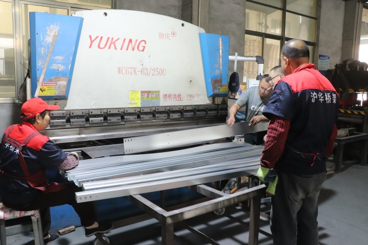 不锈钢桥架工程安装实例