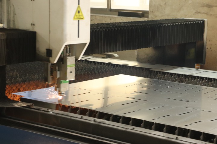 多种材质桥架对比展示