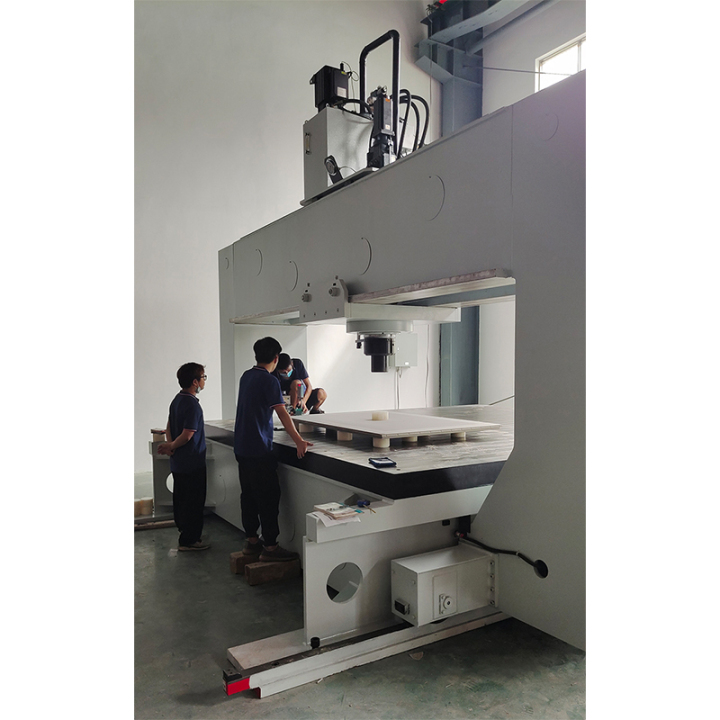 大型龙门液压机应用于重型工件加工