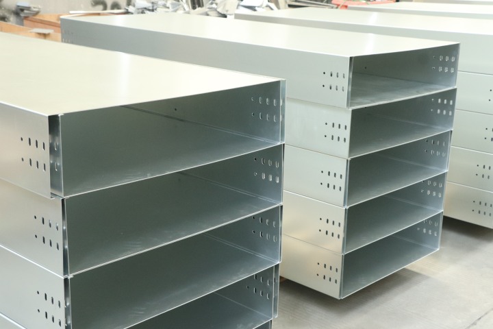 铝合金桥架生产车间实景