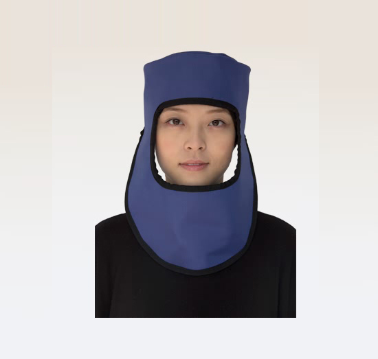 专业医护人员佩戴铅面罩进行手术