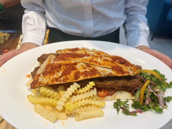 赛纳塔餐厅特色海鲜美食展示