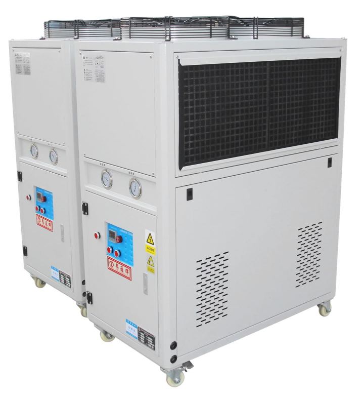 应用于工业生产的冷水机工作现场