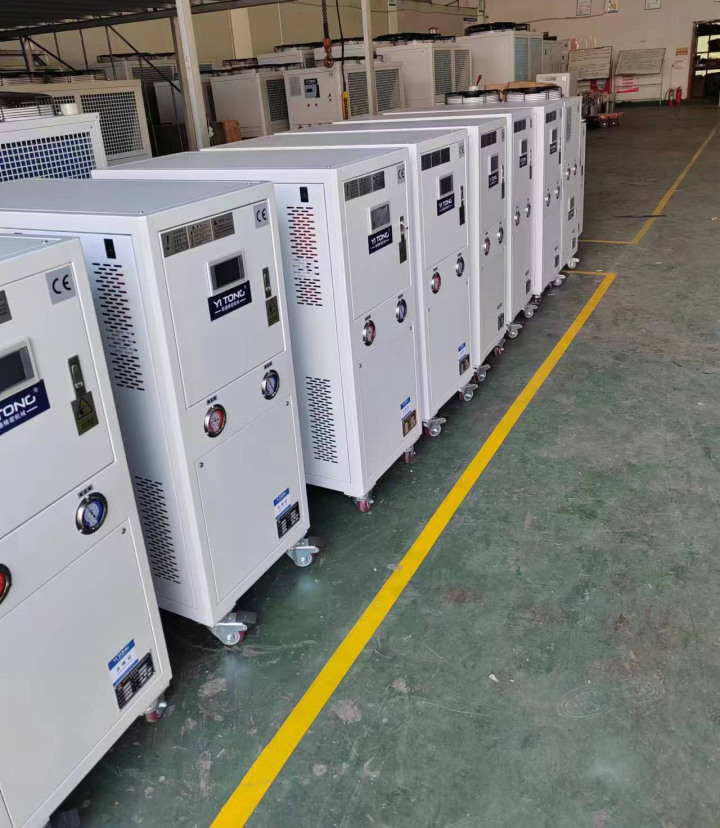 精密冷水机内部核心部件展示