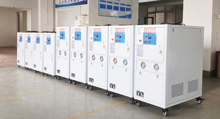 现代化冷油机生产车间