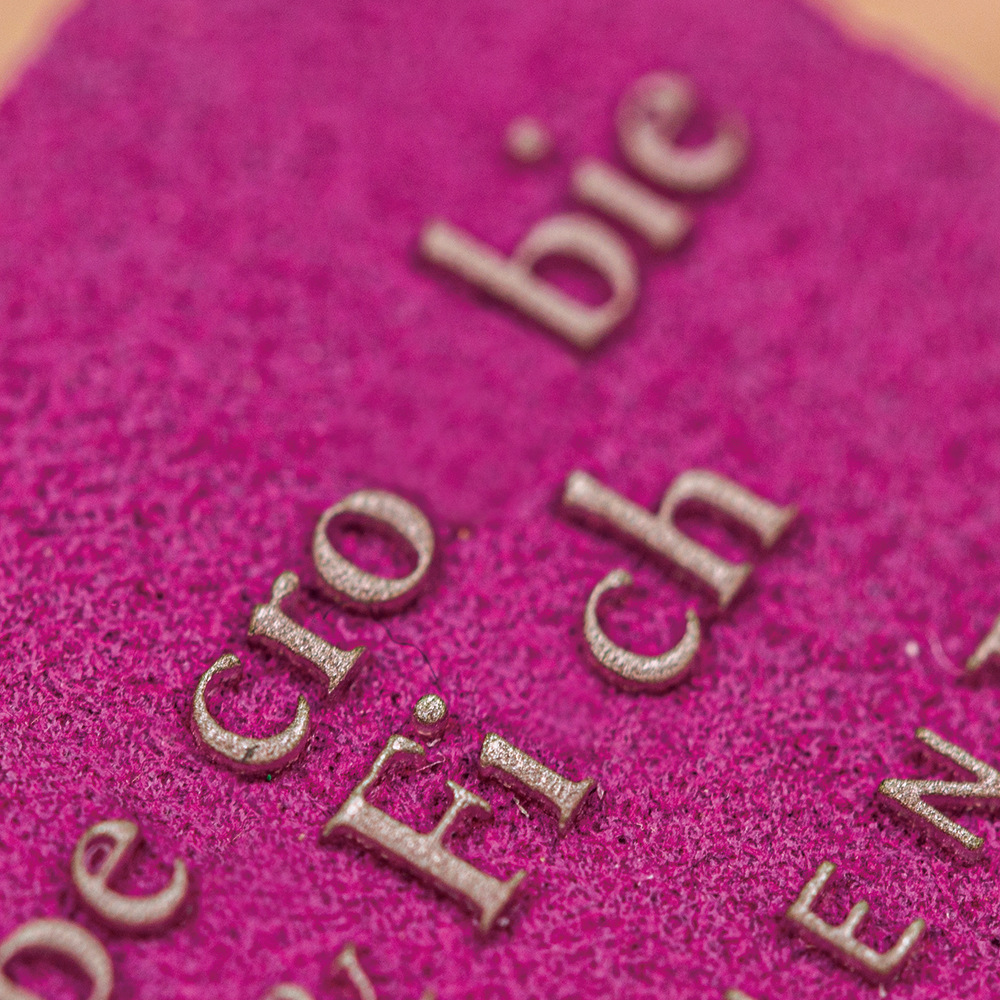 标牌应用于品牌服装效果