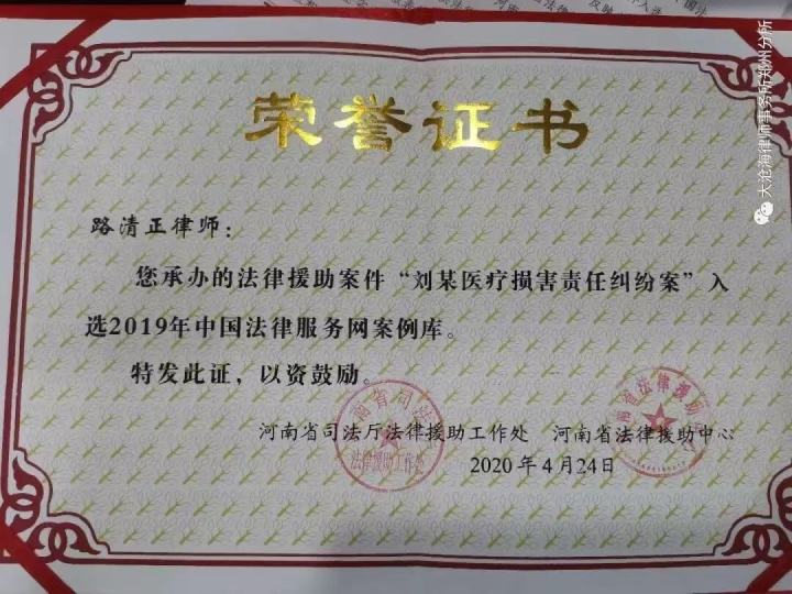 专业的跨境律师团队正在研讨国际案例