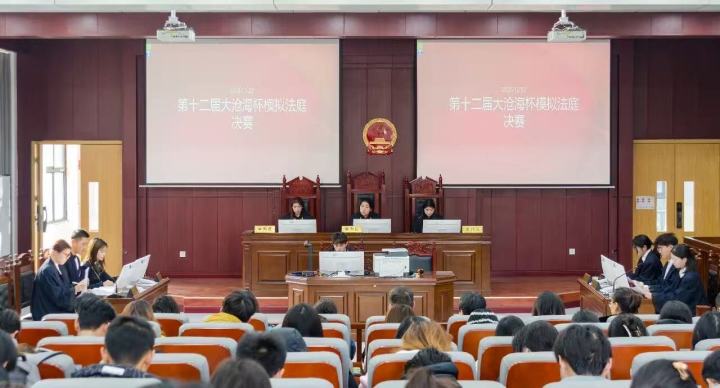 律所荣誉展示与办公环境