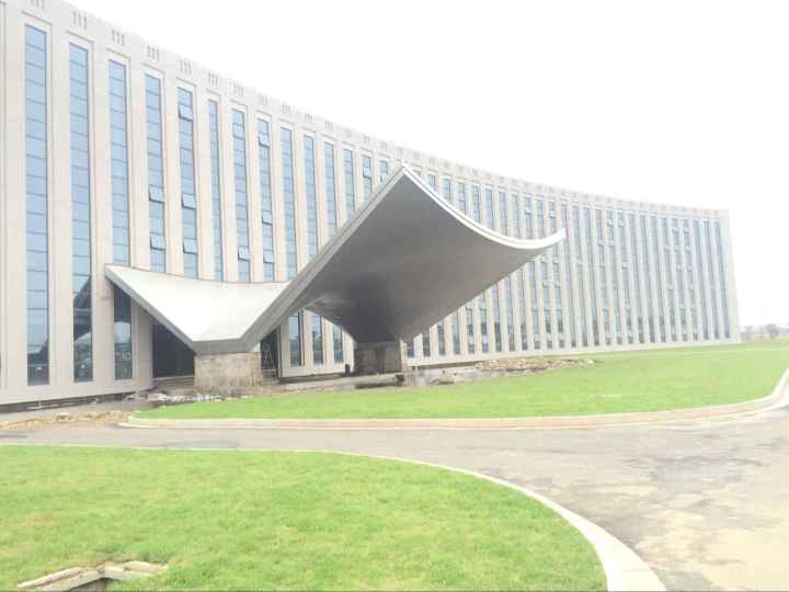 精致钢结构车棚实景