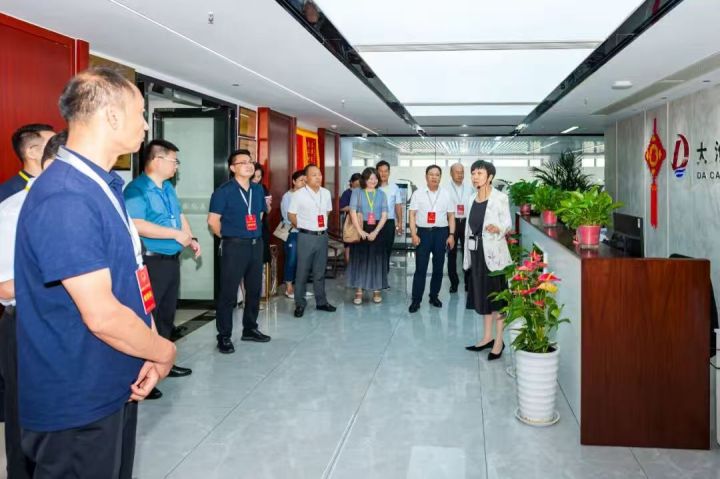 律所荣誉墙与专业资质展示