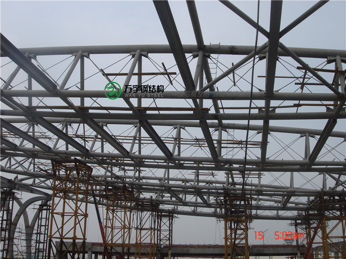 现代化管桁架网架生产车间
