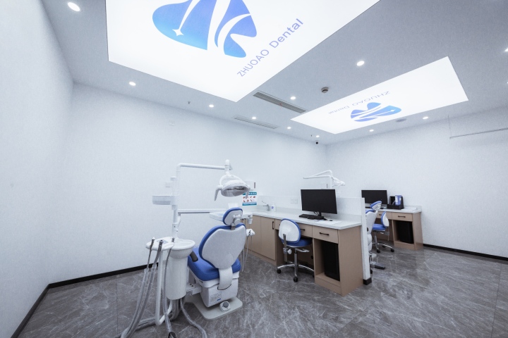 牙齿矫正前后对比示意图