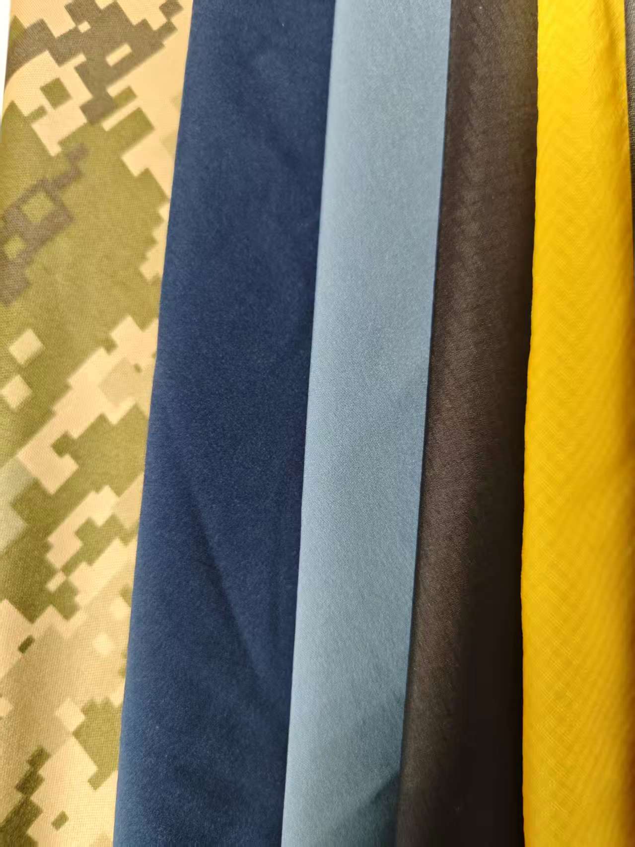 缎面雪纺面料近景展示