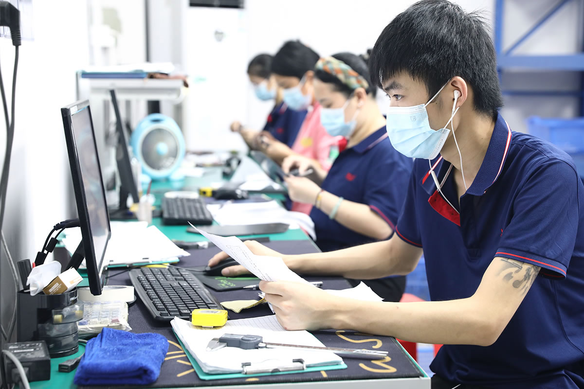 现代化匹克球拍定制生产线