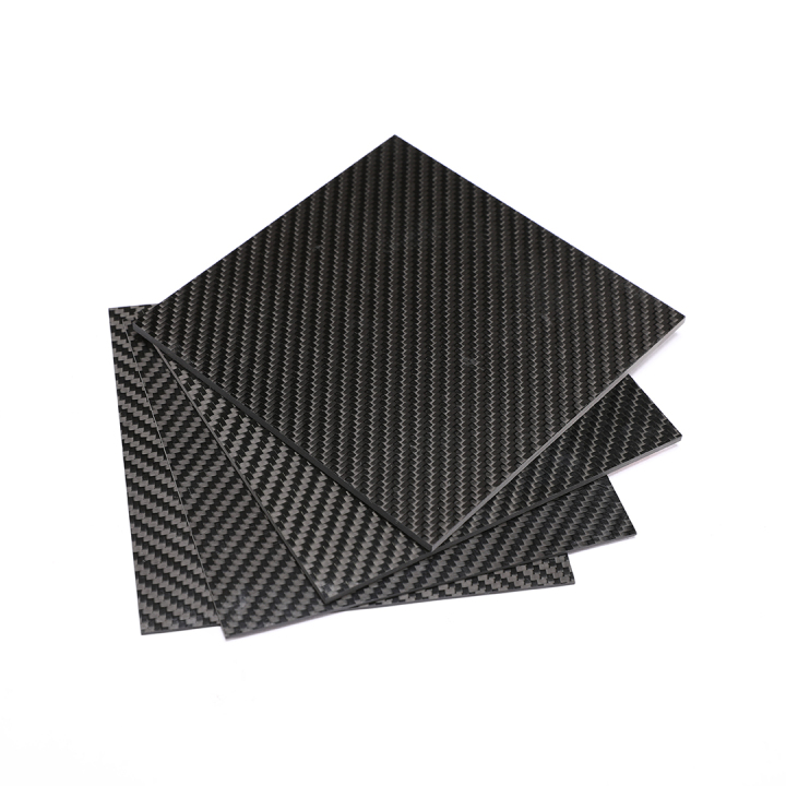 碳纤维板精密加工与装配现场