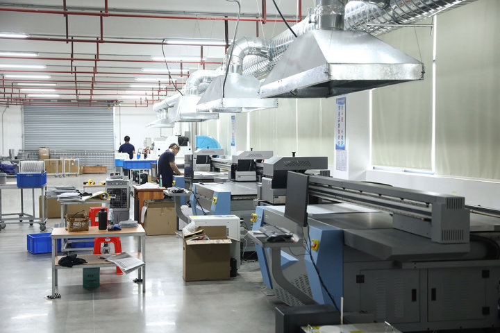 匹克球拍生产车间