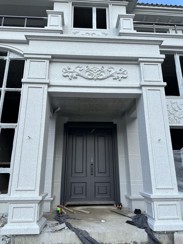 精雕铸铝门安装实景效果