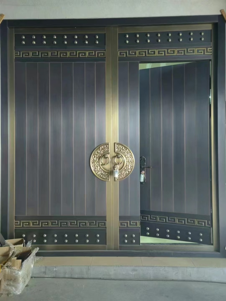 豪华铜门整体安装效果