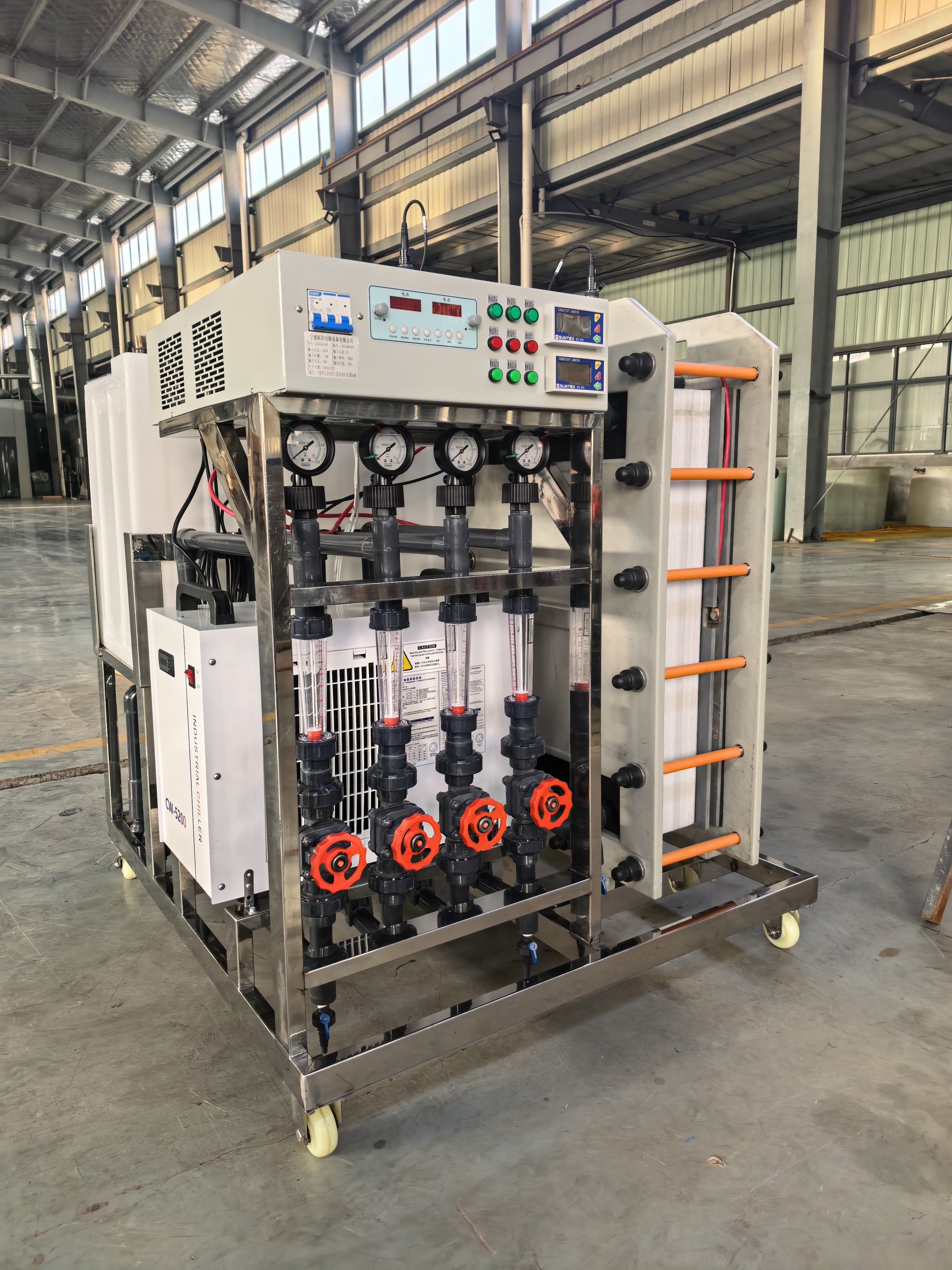 现代化水处理设备车间