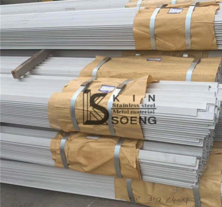 不锈钢角钢生产车间实景