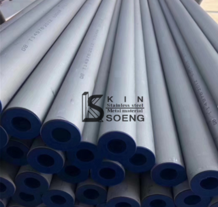 现代化不锈钢管生产车间