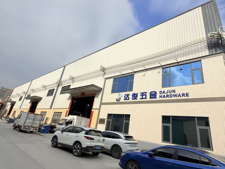 家具小拉手精密制造车间一角