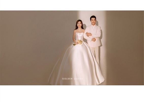 专业摄影师工作场景