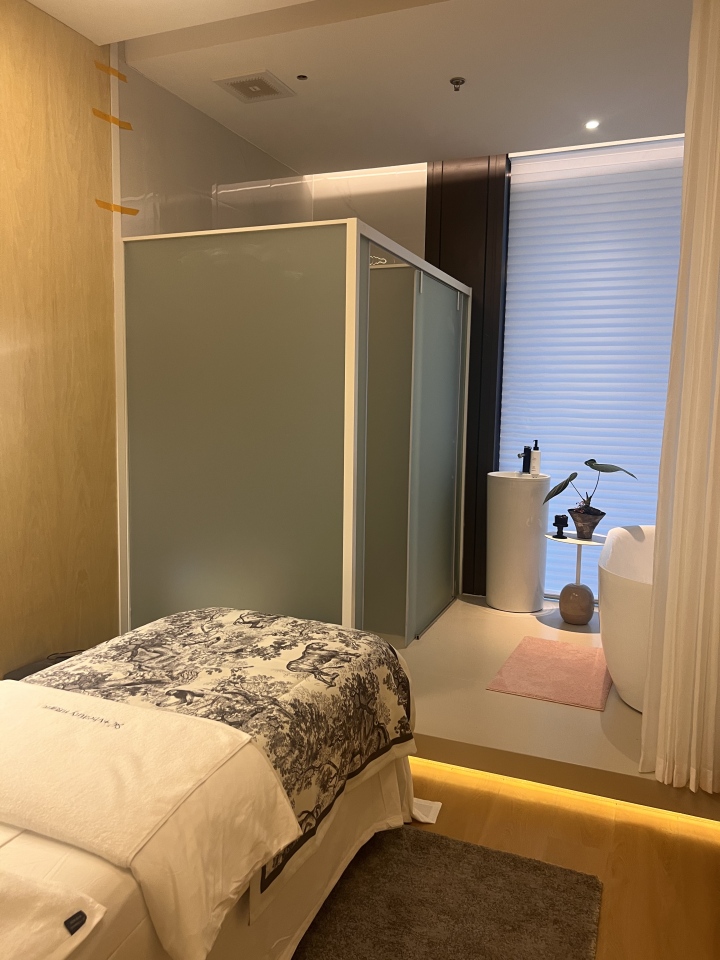 肌肤呈现水润透亮光泽