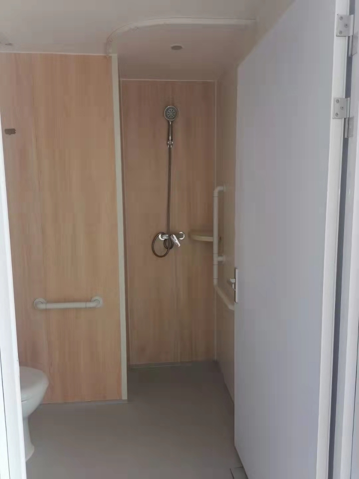 现代化一体式卫浴内部空间展示