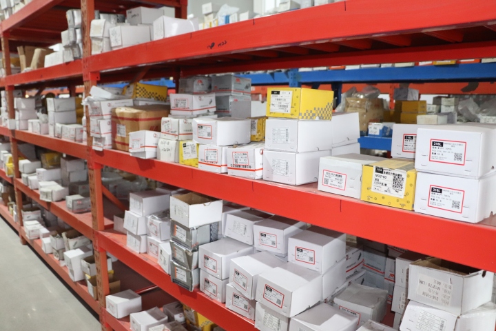 多种规格不锈钢自攻钉展示