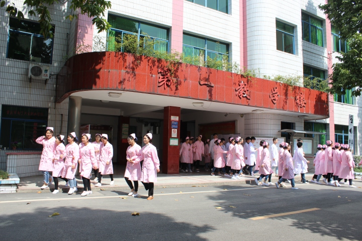 学生宿舍与食堂