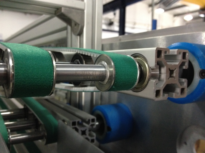 工程师正在使用世伟洛克产品进行现场调试