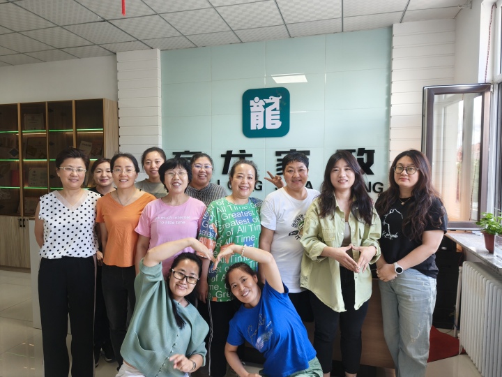 育婴师获得客户赠送的锦旗