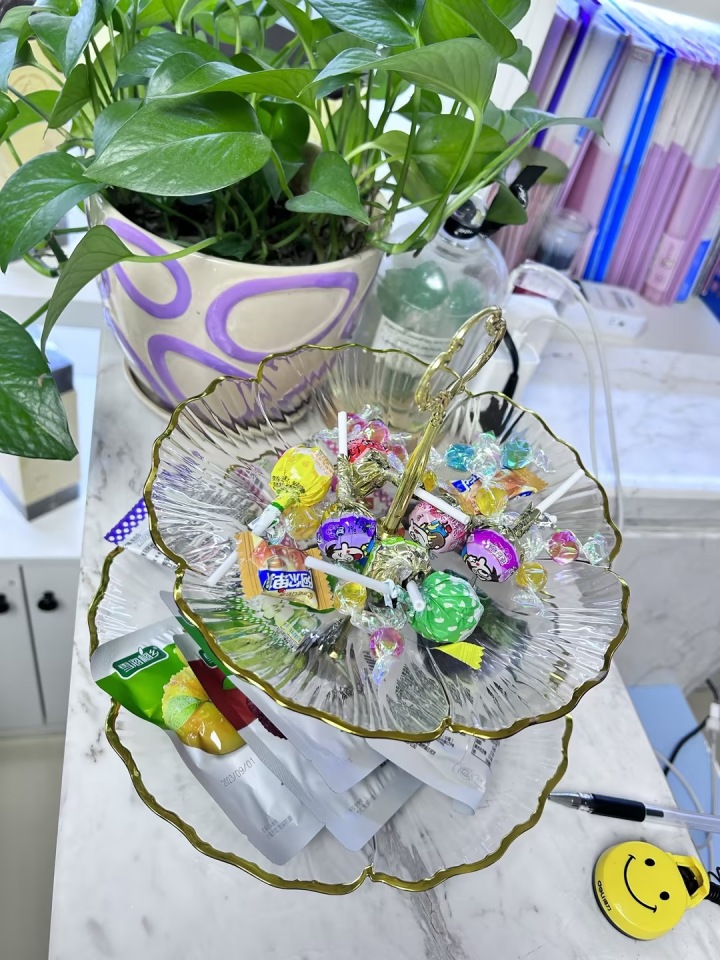 宝妈在接受专业的产后康复调理