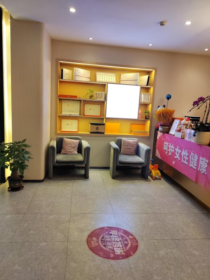 产后妈妈接受专业调理