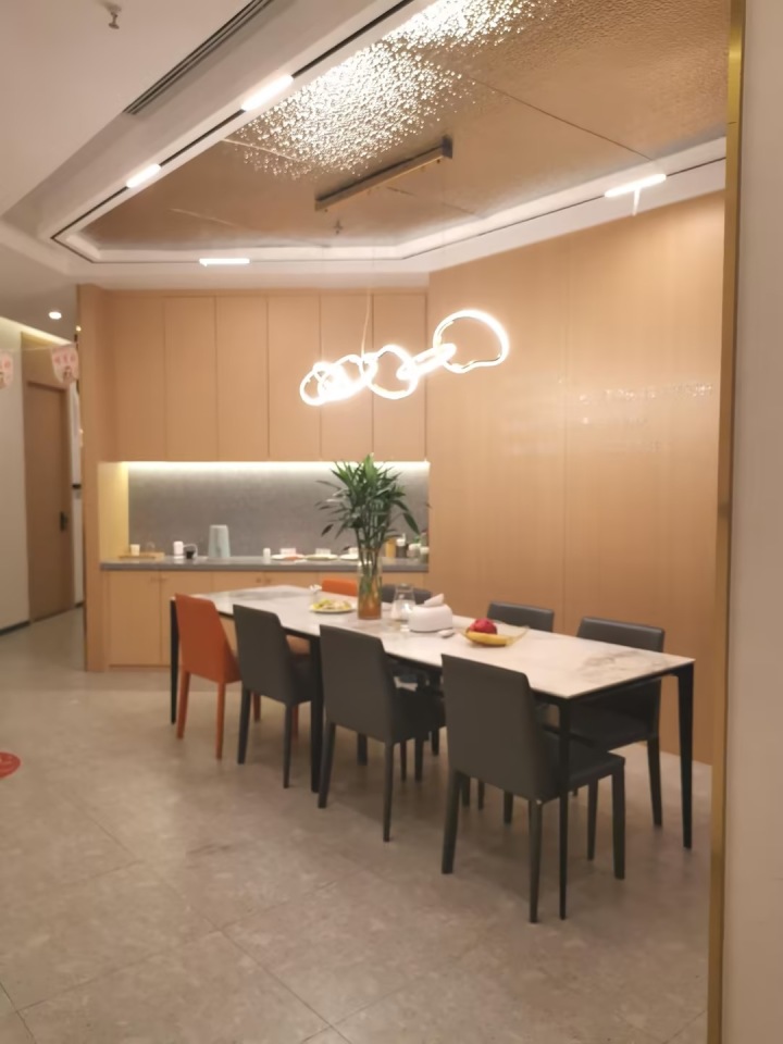 专业产康师进行产后修复操作