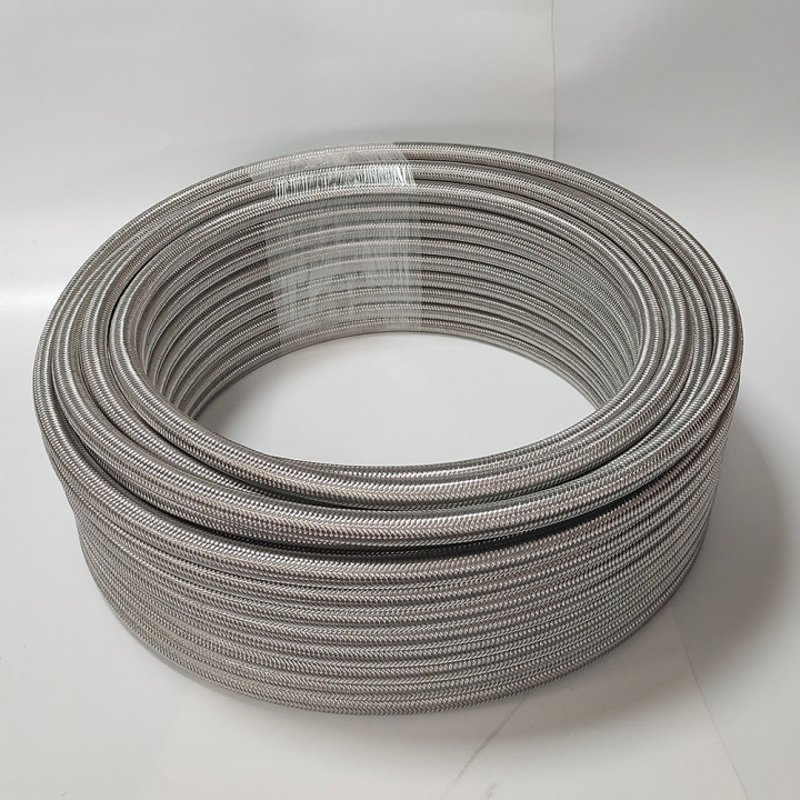 现代化铁氟龙管材生产车间