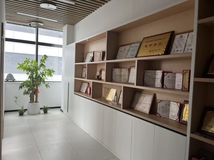 现代化智能钥匙柜管理后台界面