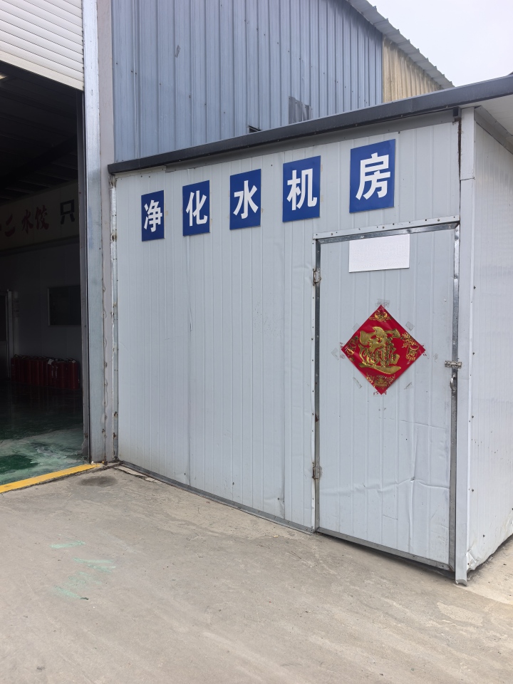 手工包制三鲜饺子