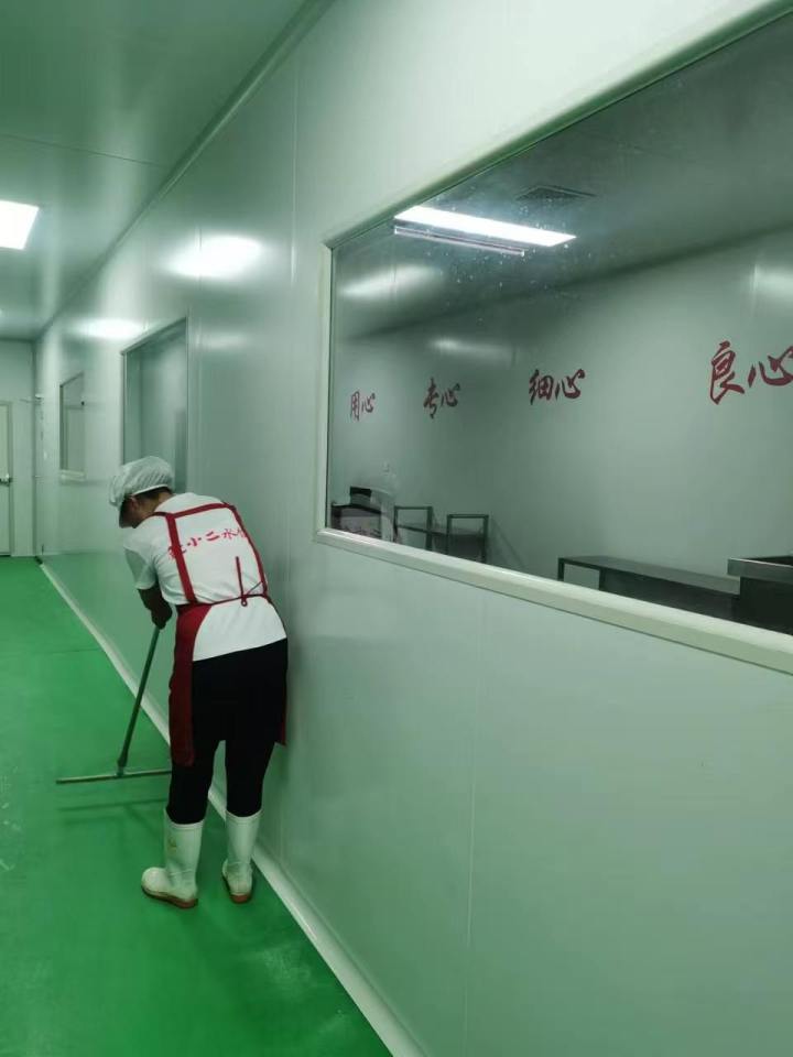 手工包制馄饨近景