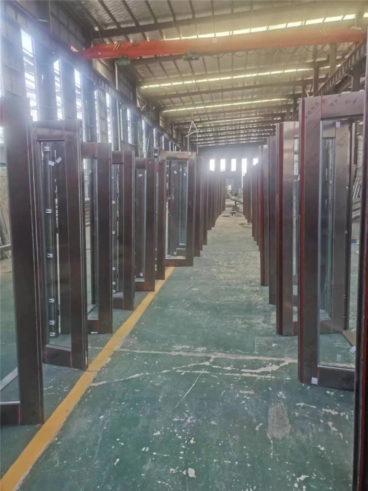 不锈钢灌液玻璃防火门安装效果图