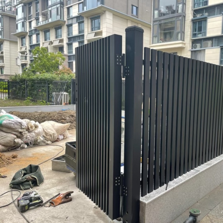 铝艺大门庭院应用场景